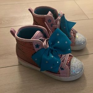 Sparkly high tops with bows